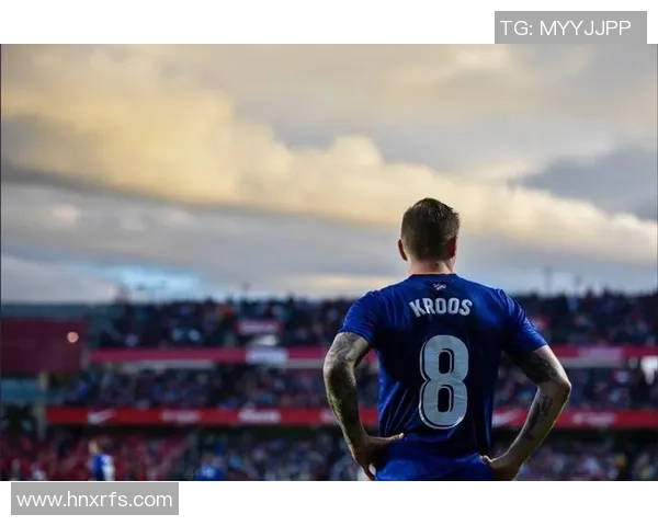 克罗斯在足球世界的传奇之路与未来展望:从天才少年到中场大师的成长历程 克罗斯在足球世界的传奇之路与未来展望:从天才少年到中场大师的成长历程